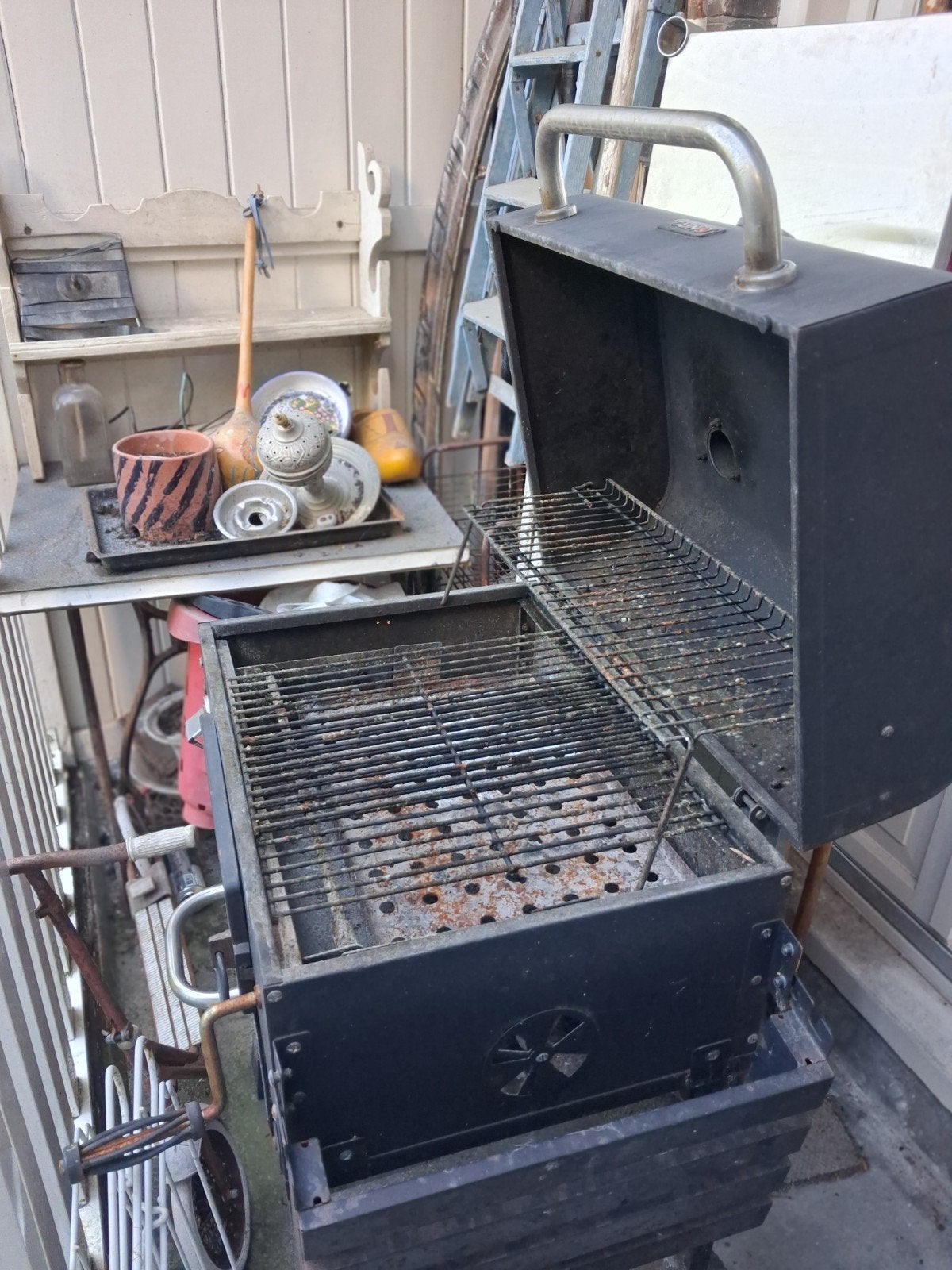 Professionele barbecue. Afmeting: 80 bij 45, Ophalen, Gebruikt