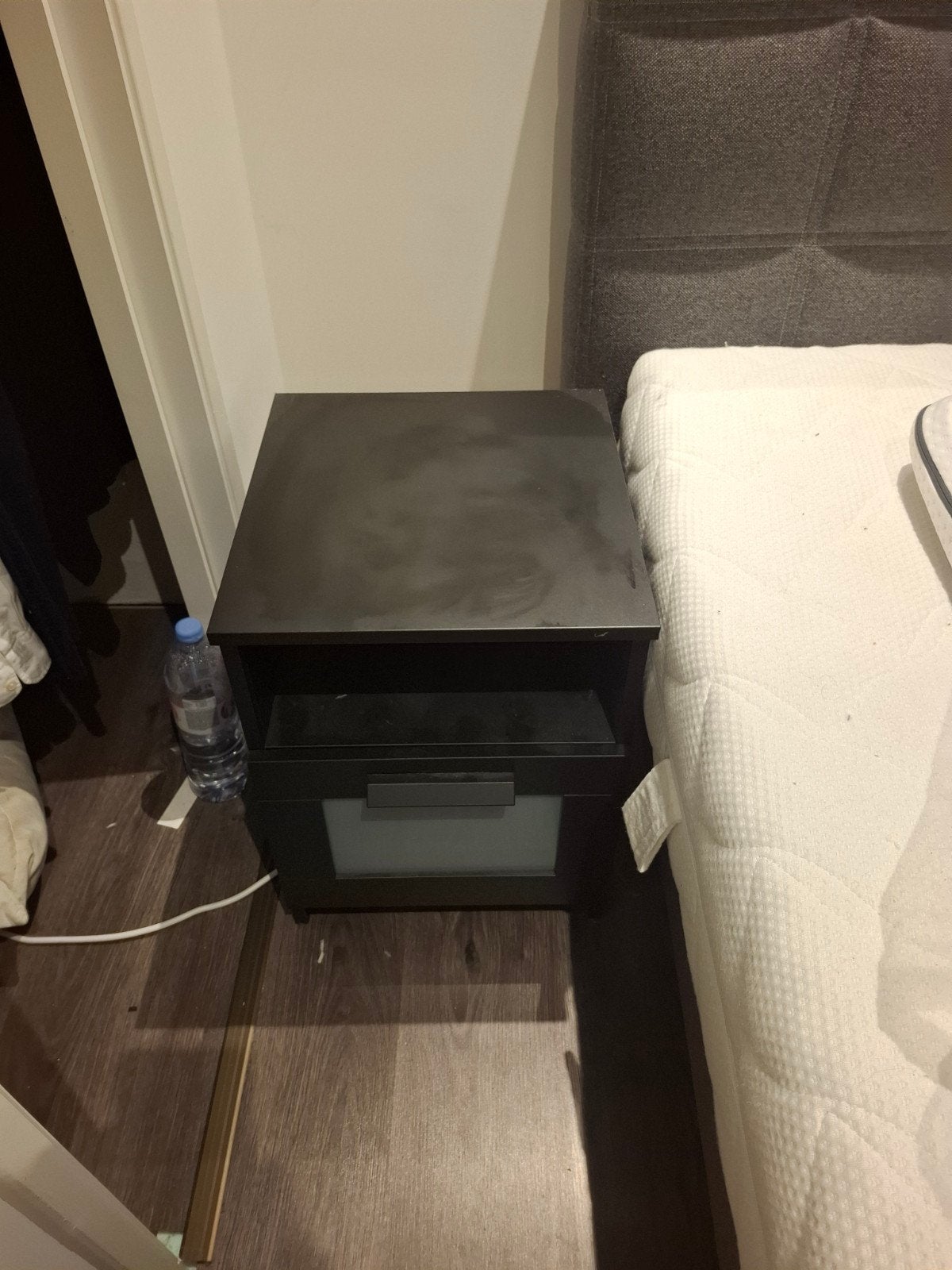 zwart nachtkastje met lade en open vak, Ophalen, Gebruikt, Minder dan 45 cm, 55 tot 70 cm