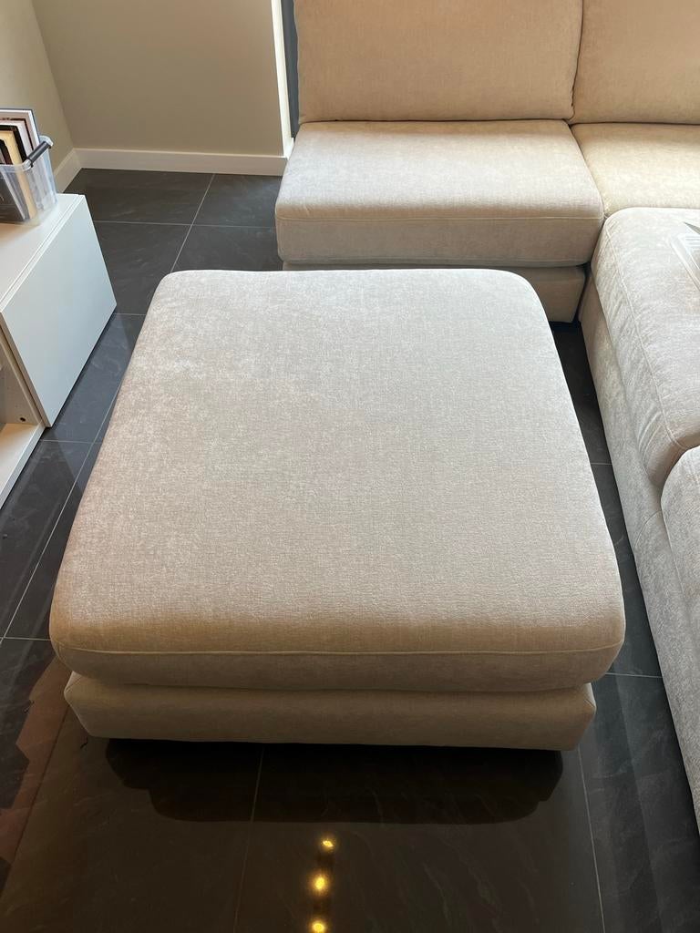 Minotti Hocker/Poef - Stijlvol en Comfortabel, Ophalen, Vierkant, Nieuw, 75 tot 100 cm