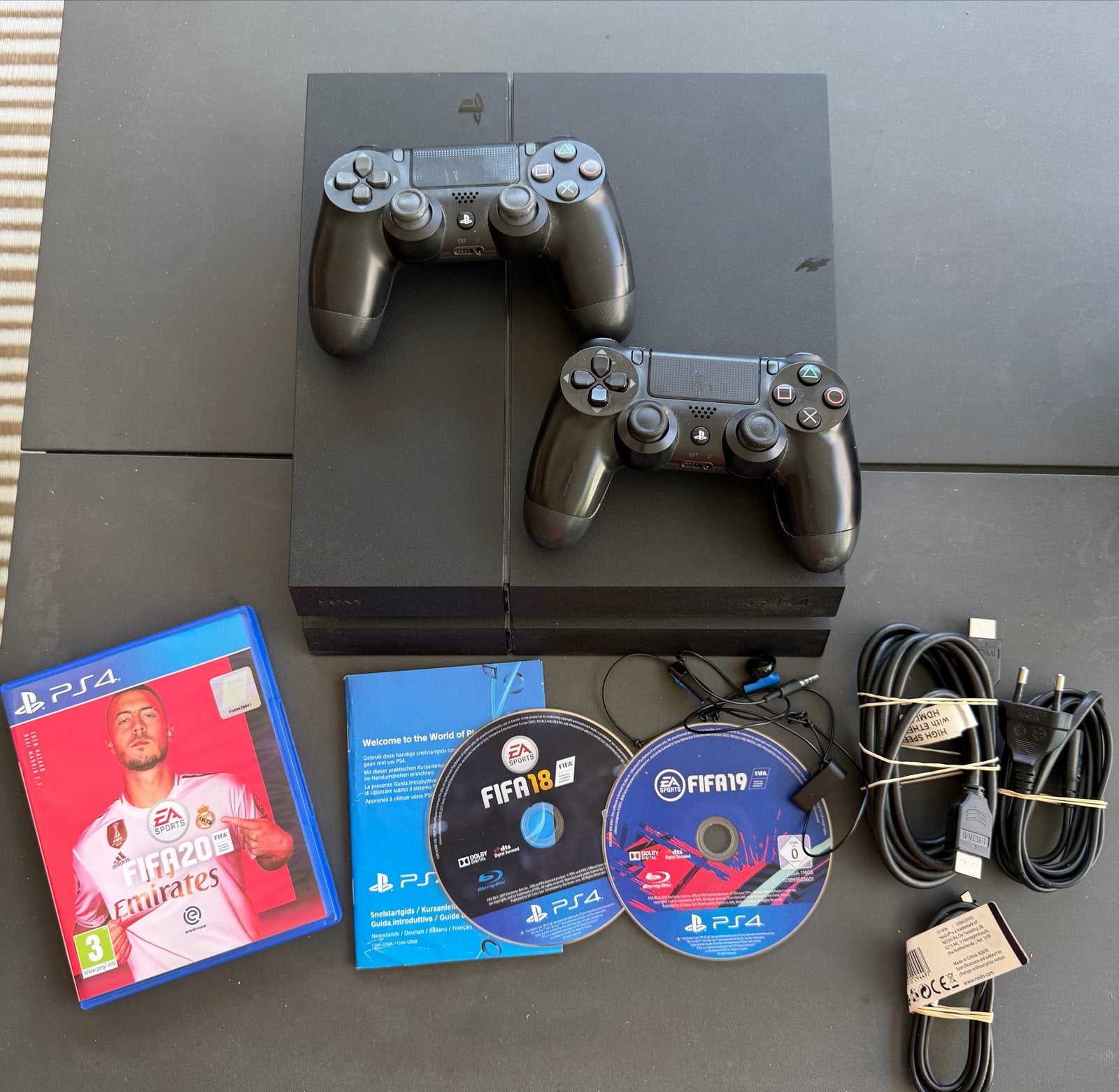 Sony PlayStation 4 (PS4) met 2 controllers en games, Spelcomputers en Games, Spelcomputers | Sony PlayStation 4, Met 2 controllers