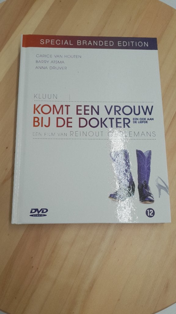Komt een vrouw bij de dokter - special branded edition, Vanaf 12 jaar, Ophalen of Verzenden, Zo goed als nieuw
