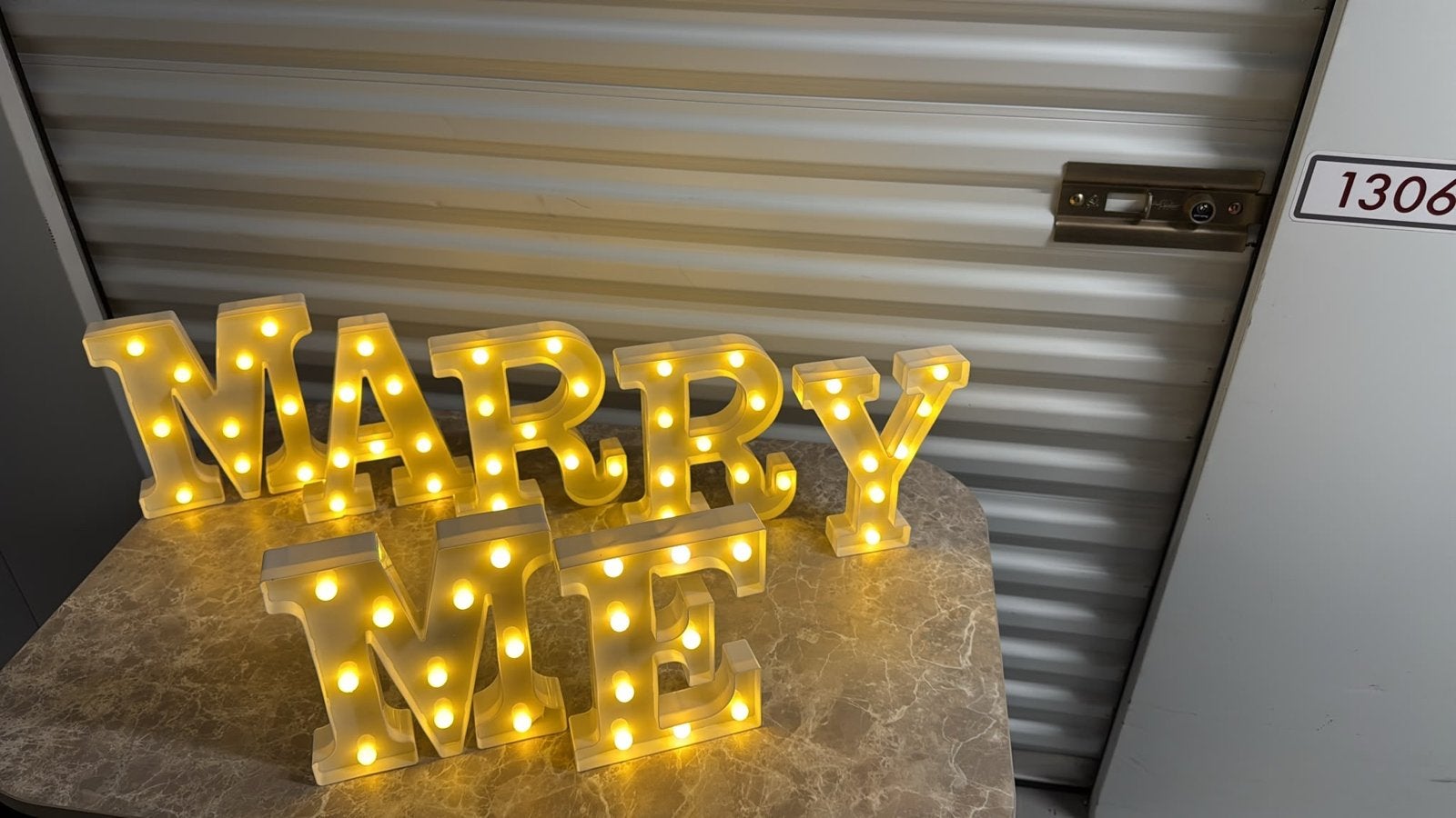 Lichtgevende letters 'MARRY ME' - Perfect voor aanzoek, Kunststof, Ophalen of Verzenden, Zo goed als nieuw, Modern