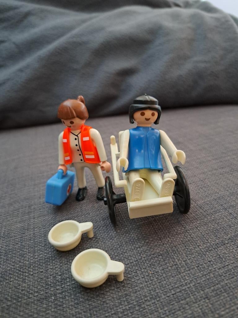 Playmobil Verpleegster met Rolstoel en Patiënt, Ophalen, Zo goed als nieuw