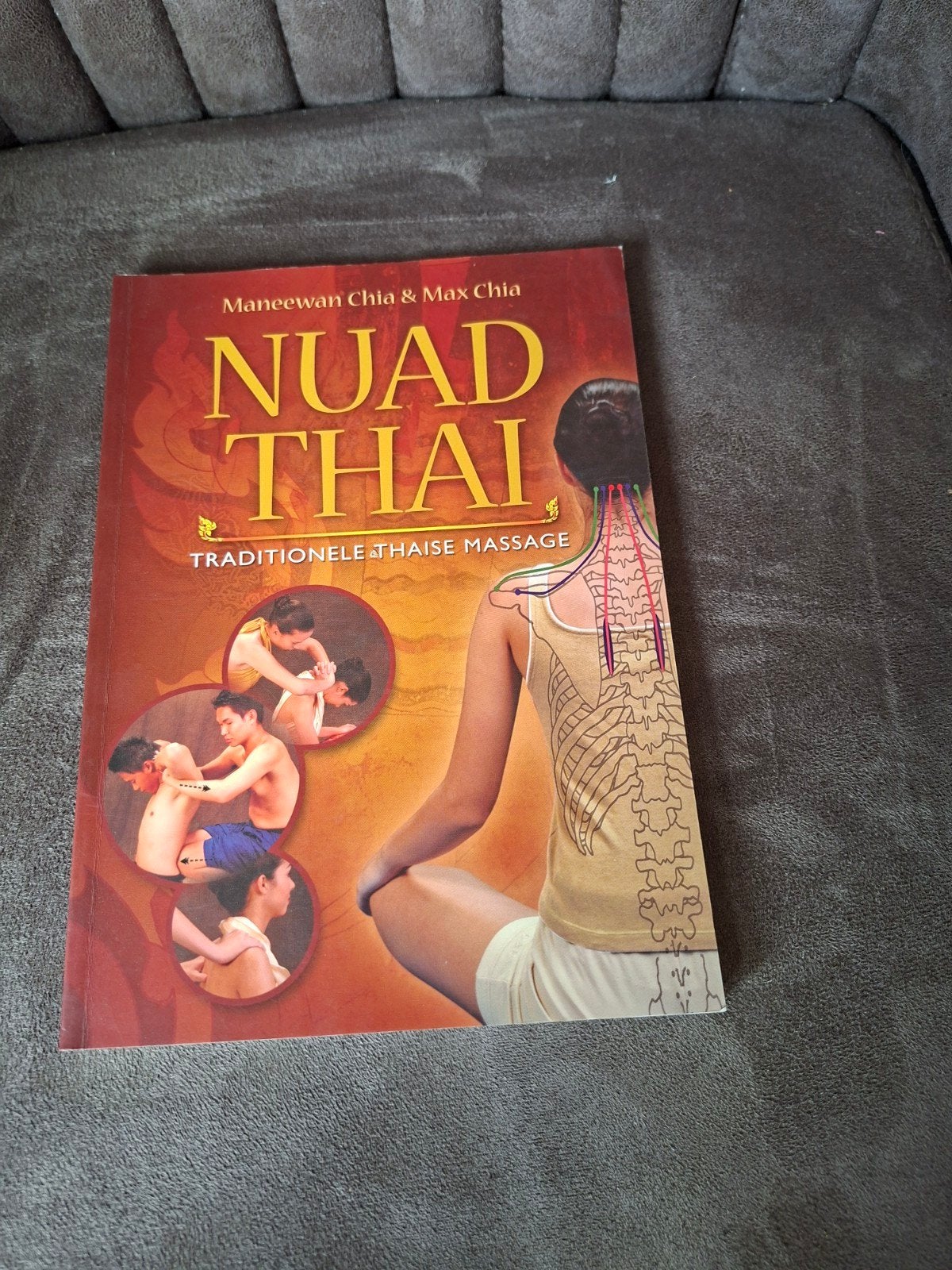 Nuad Thai: Traditionele Thaise Massage, Ophalen of Verzenden, Zo goed als nieuw