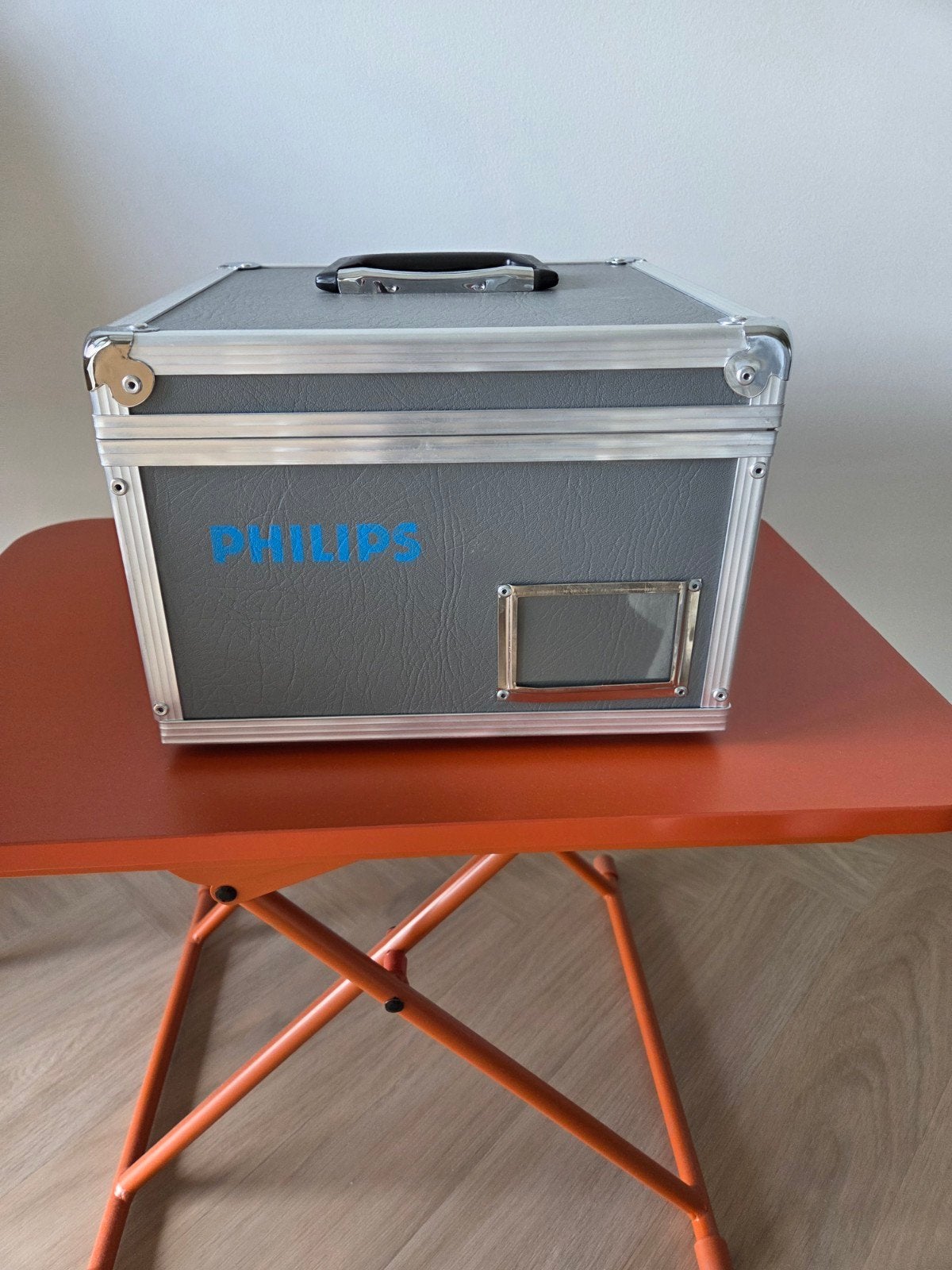 IJzeren/kunststof kist van Philips, 50 tot 100 cm, Ophalen of Verzenden, Zo goed als nieuw, Minder dan 50 cm