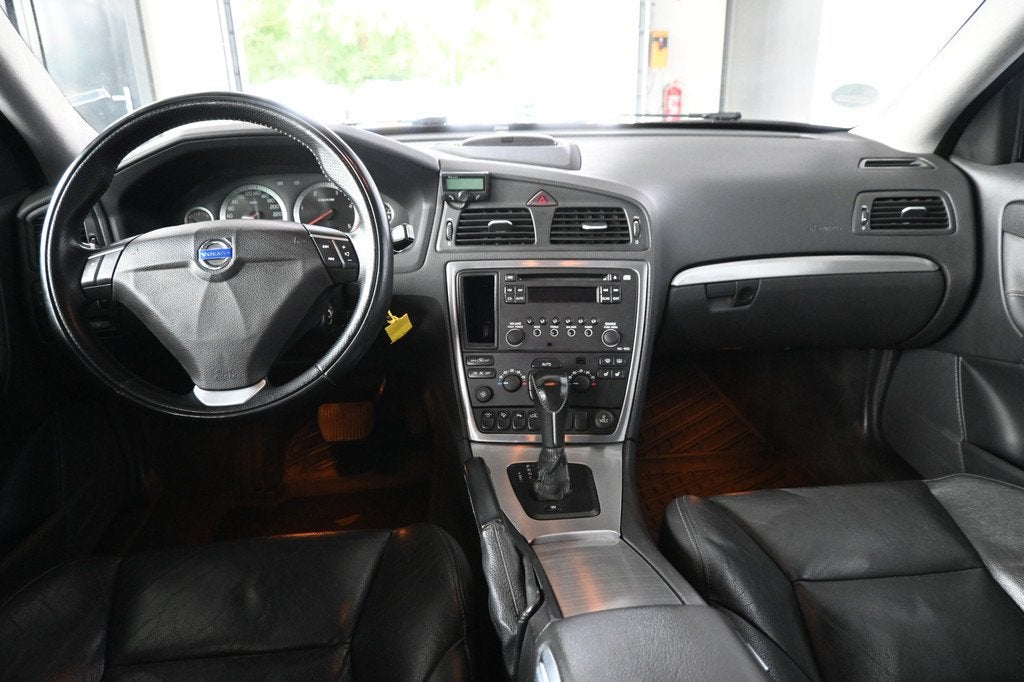 Volvo V70 2.4D Edition Sport Automaat Airco Cruise Control L, Auto's, Automatische klimaatregeling, Zwart, 1553 kg, Zwart