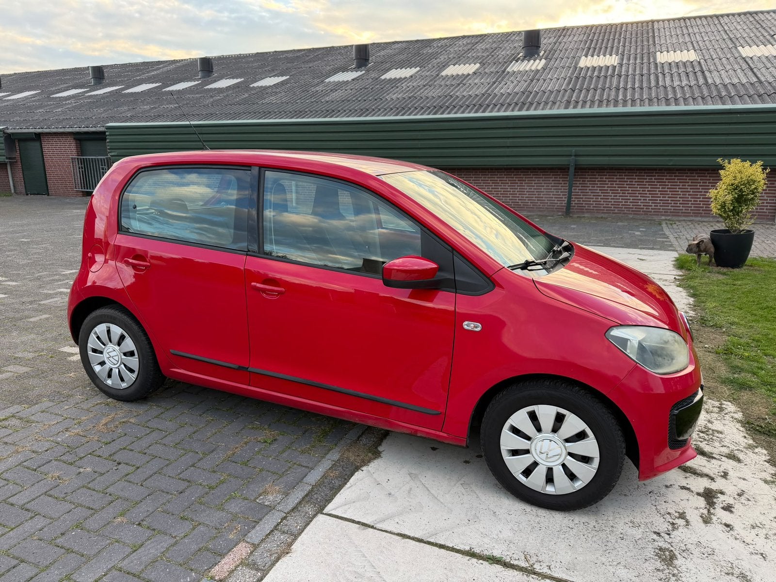 Volkswagen up! 1.0 44KW 2012 Rood, Voorwielaandrijving, Up!, 840 kg, 4 stoelen