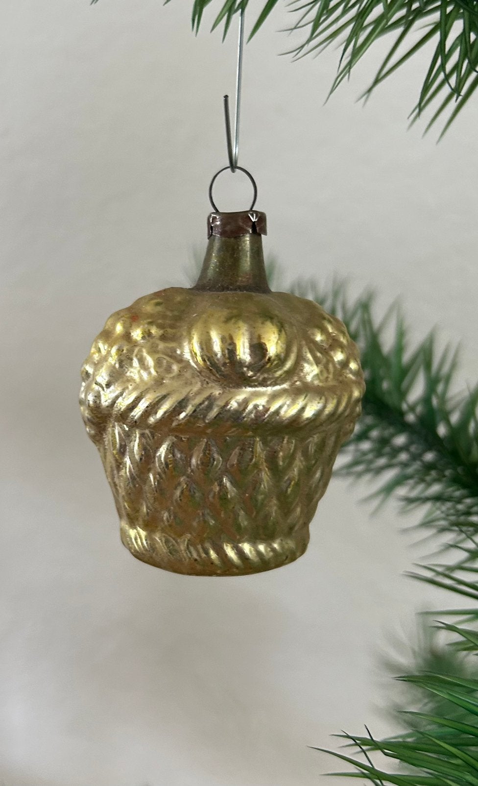 Antieke kerstbal, geelgoud mandje, Ophalen of Verzenden, Zo goed als nieuw