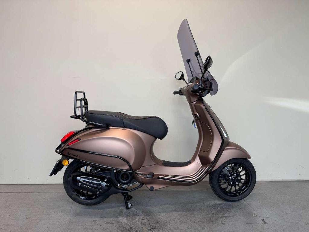 Vespa Sprint Snor 25 km/h, BWJ 2018, Opaco Rose Gold, Fietsen en Brommers, Niet ingevuld, Niet ingevuld, Ophalen of Verzenden