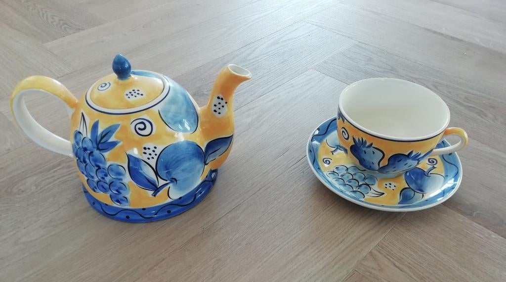 Handgeverfde theepot met grote kop en schotel, NIEUW., Huis en Inrichting, Keuken | Servies, Overige typen, Nieuw, Ophalen of Verzenden