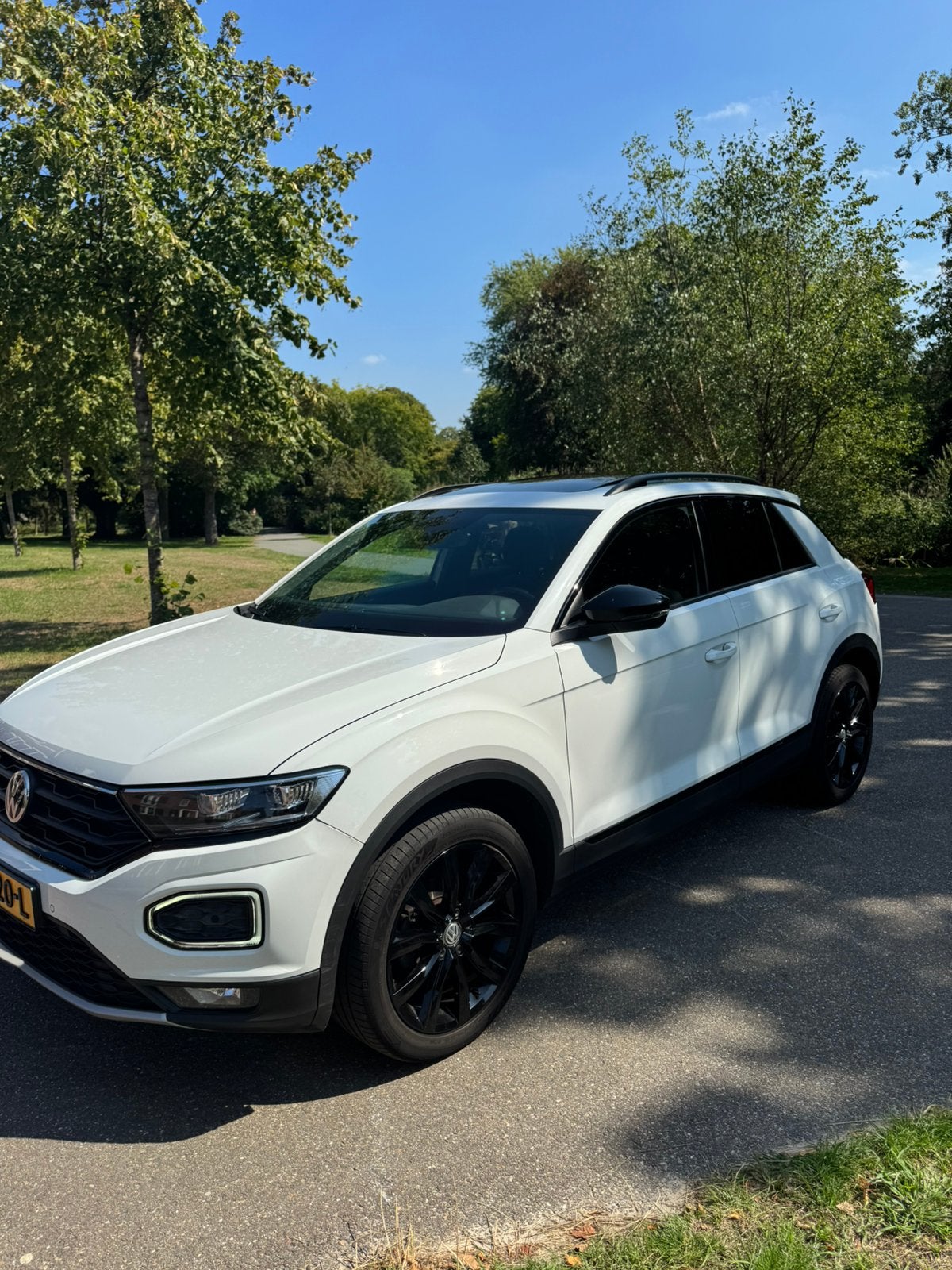 Volkswagen T-Roc 1.5 TSI 150pk 7-DSG 2021 Wit Panoramadak, Auto's, Automaat, 1498 cc, Zwart, 4 cilinders