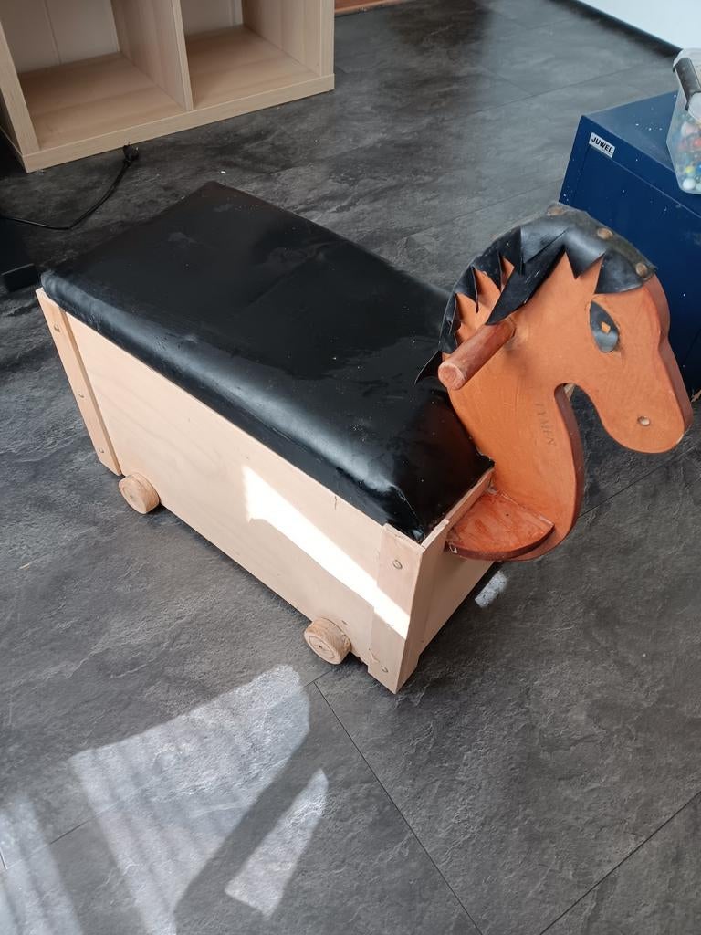 Houten paard opbergkist met blokken, Ophalen