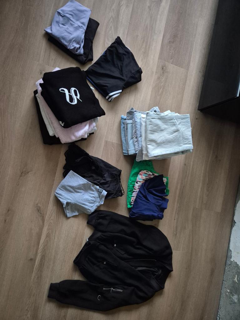 Verhuisdoos vol meidenkleding XS - Sting, Zara, Adidas, Ophalen of Verzenden, Zo goed als nieuw