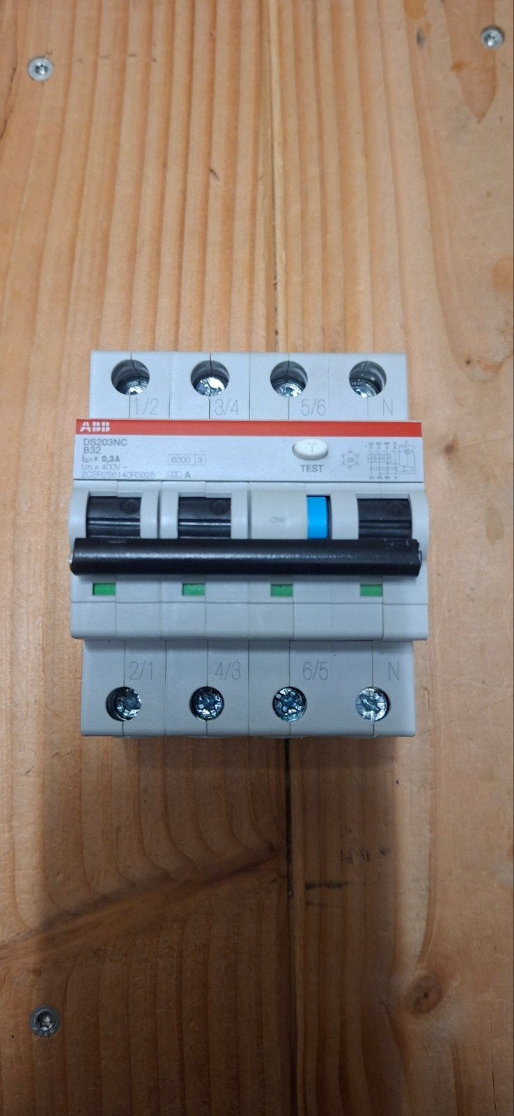 🅰️🅱️🅱️ aardlekautomaat 3 fase B32 300mA Abb, Doe-het-zelf en Verbouw, Elektra en Kabels, Ophalen