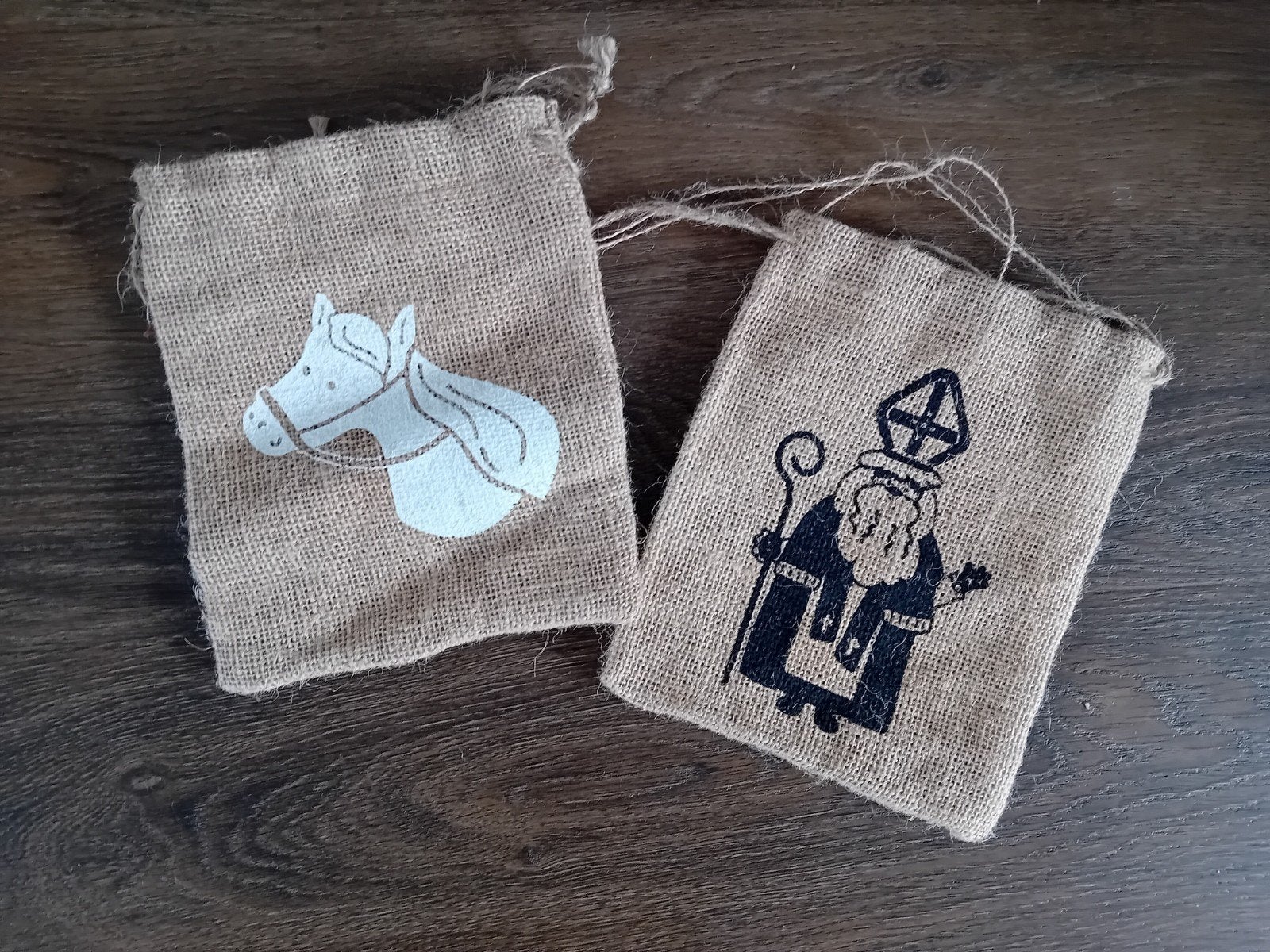 2 jute zakjes sinterklaas, 2 kleine zakjes, Diversen, Sinterklaas, Ophalen of Verzenden