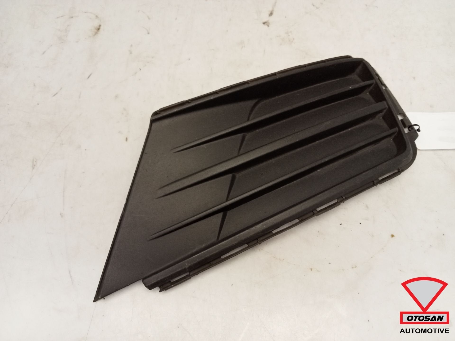 VW Caddy 2K5 Voorbumper Rooster Rechts 2K5853666E, Gebruikt, Volkswagen, Volkswagen AG, Rechts