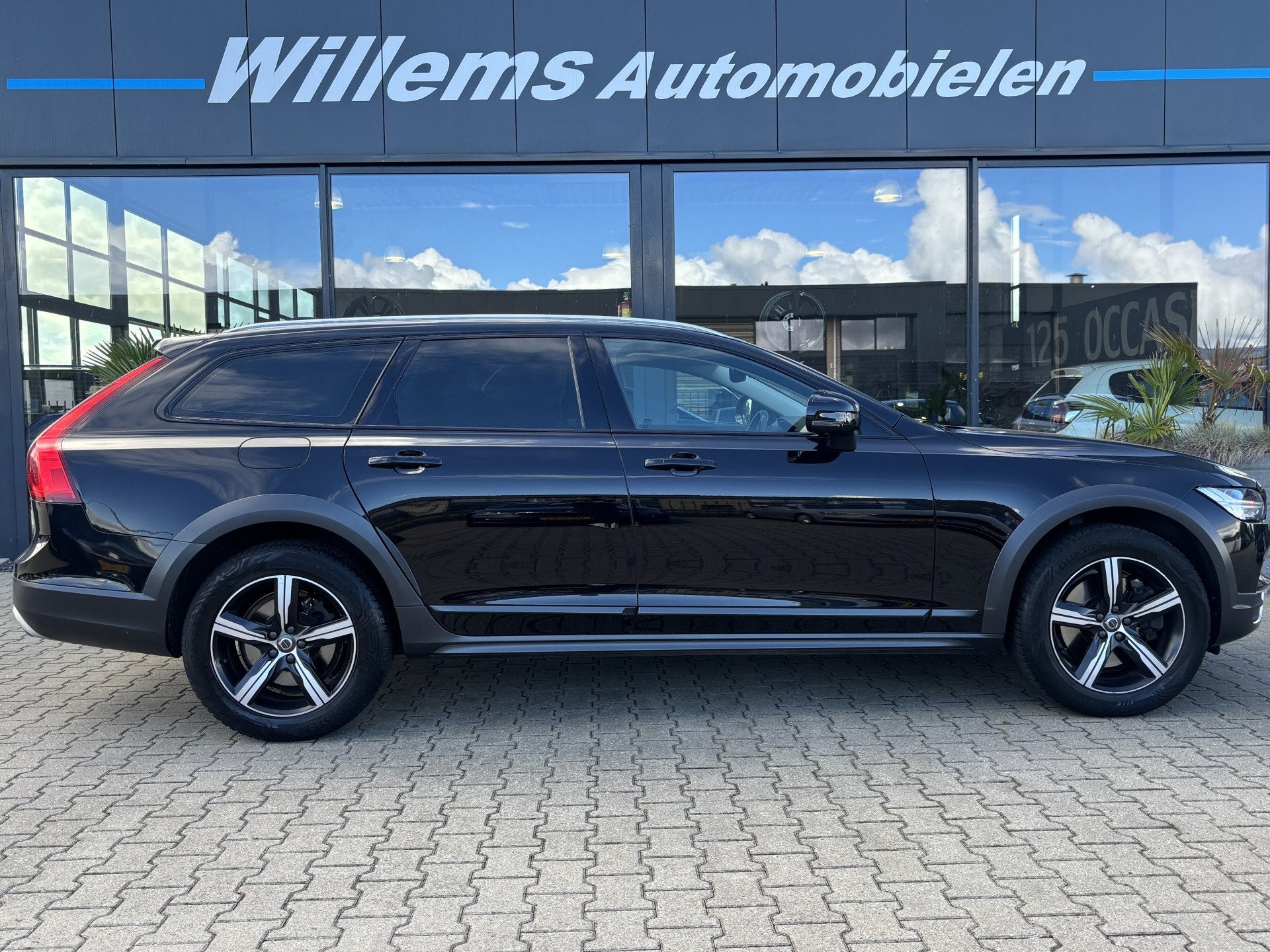 Volvo V90 Cross Country 2.0 T5 90th Anniversary Edition Came, Auto's, Automaat, Automatische klimaatregeling, 4 cilinders, Zwart