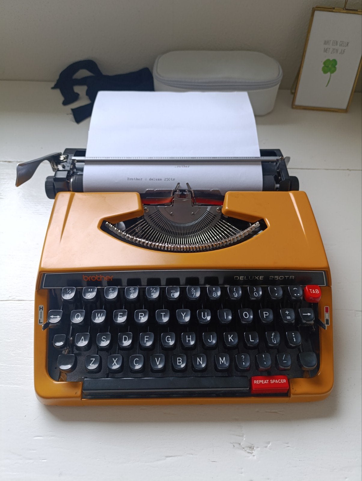 Vintage Typemachine Brother deluxe 250TR (zeldzaam), Diversen, Verzenden, Zo goed als nieuw
