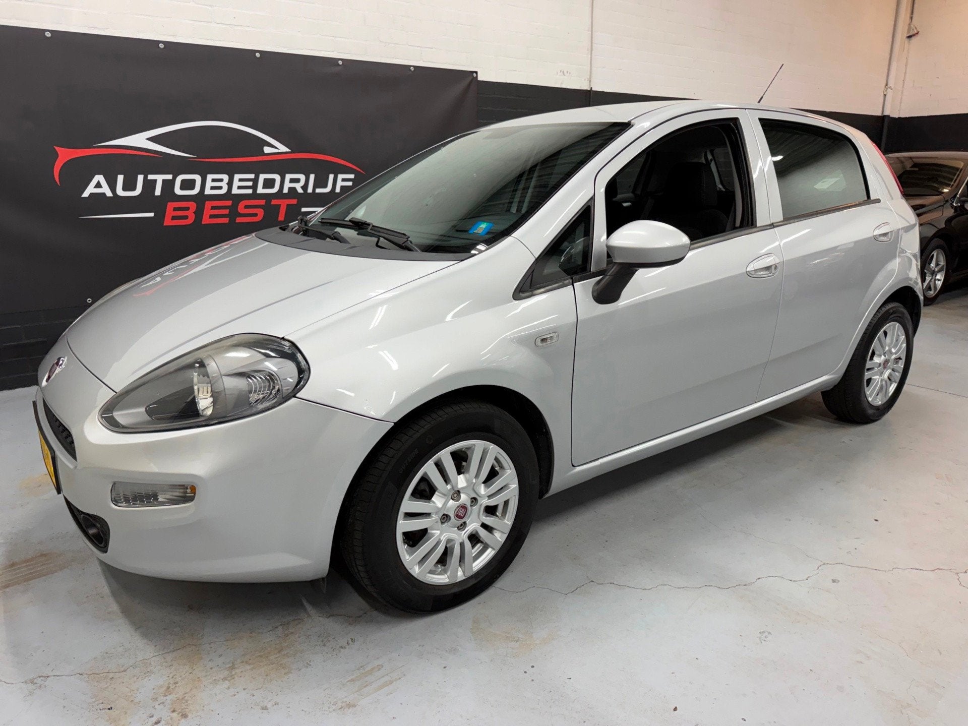Fiat Punto Evo 0.9 TwinAir Lounge Nap/Airco/APK 10-2027!, Auto's, Voorwielaandrijving, Dealer onderhouden, Stof, Gebruikt