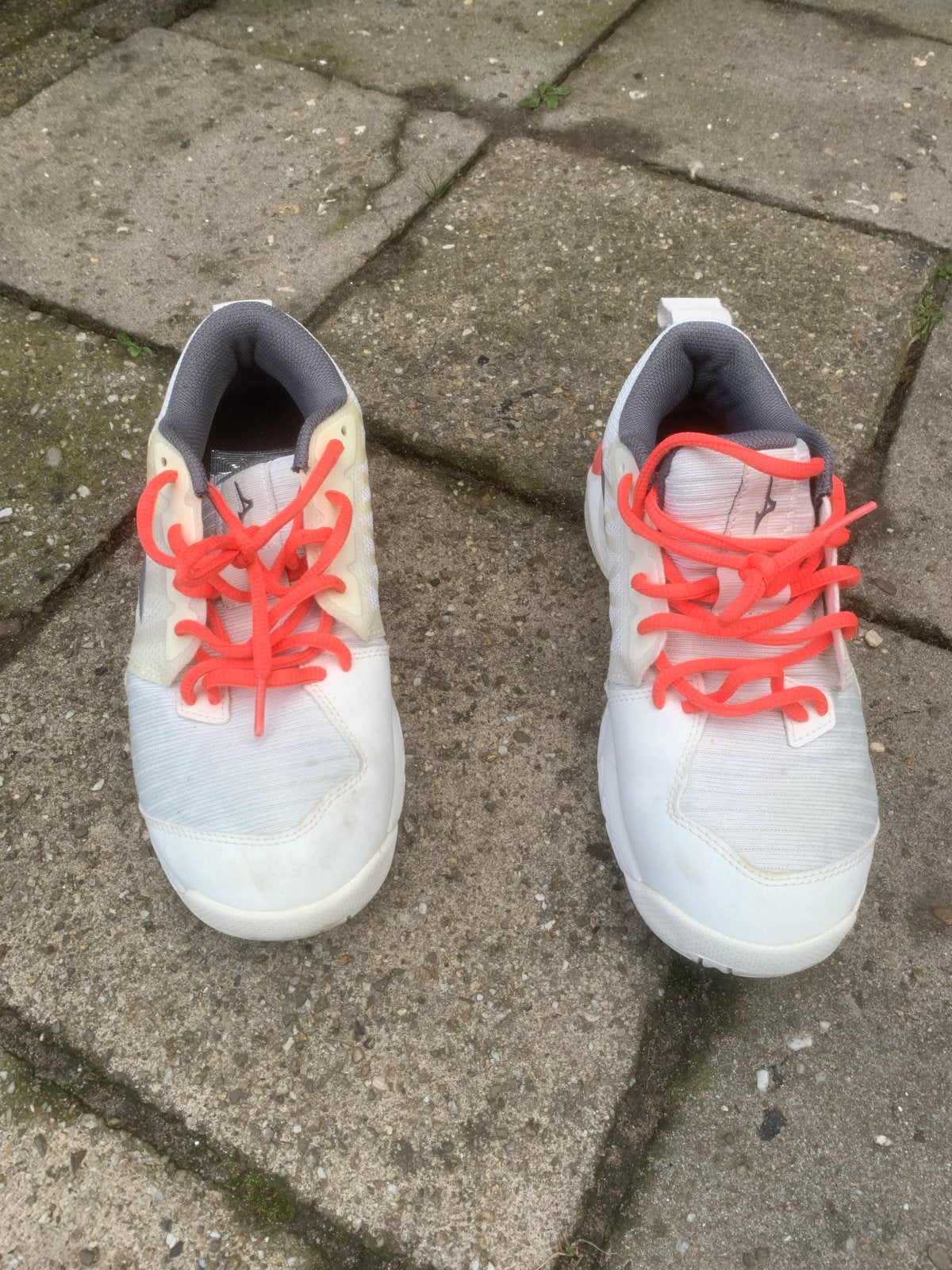 Witte sportschoenen met oranje veters - Maat 38, Ophalen, Gedragen, Wit, Sportschoenen