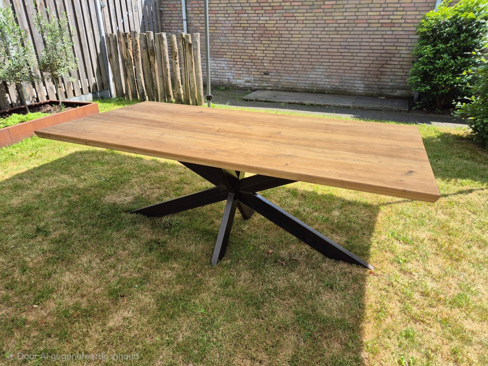 Eikenhouten eettafel met metalen spinpoot., 100 tot 150 cm, 200 cm of meer, Ophalen of Verzenden, Zo goed als nieuw