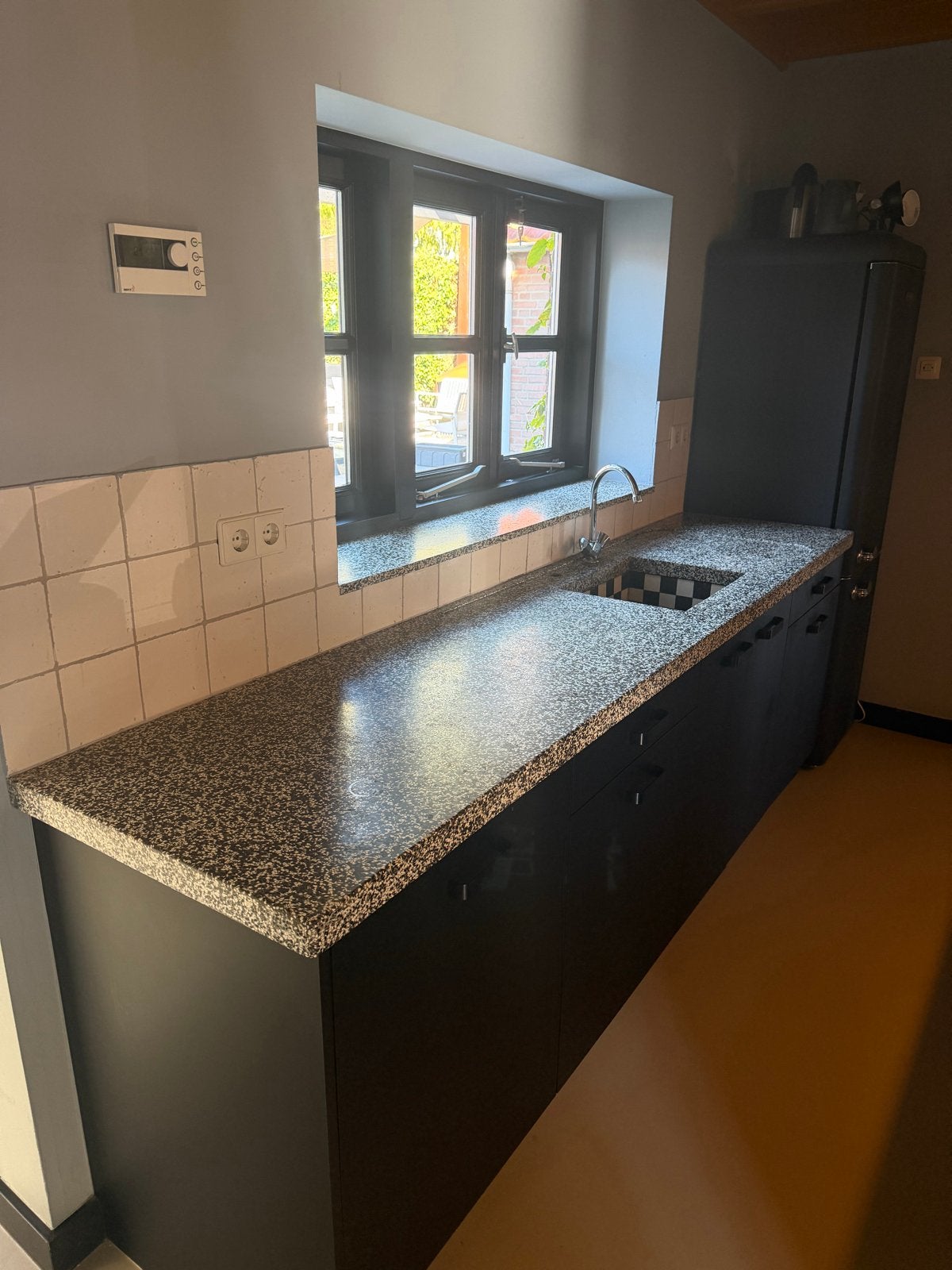 Zwarte keuken met granieten blad en fornuis, Ophalen, Gebruikt, Zwart, Graniet of Steen