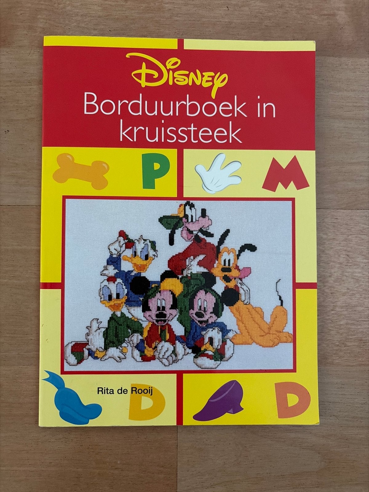 Disney Borduurboek in kruissteek - Mickey & vrienden, Ophalen of Verzenden, Gebruikt, Handborduren, Patroon