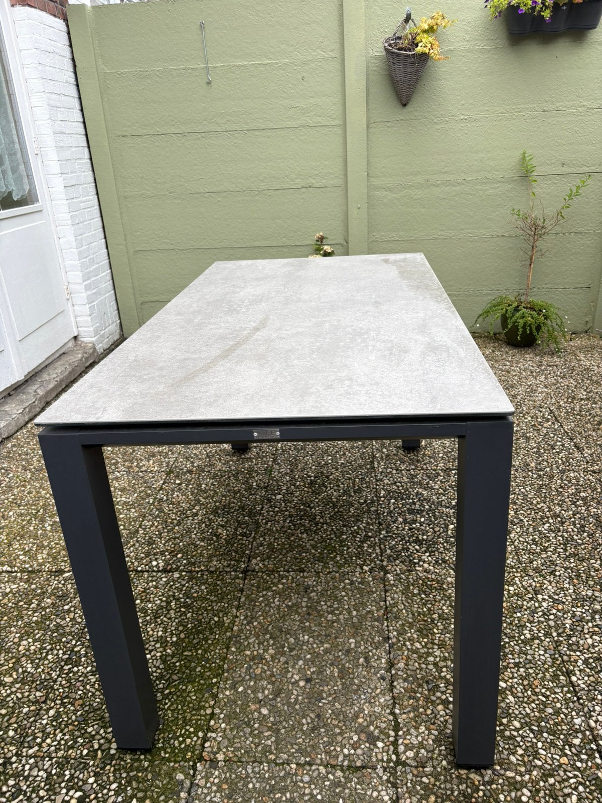 Foto 2 van Nieuwe tuintafel