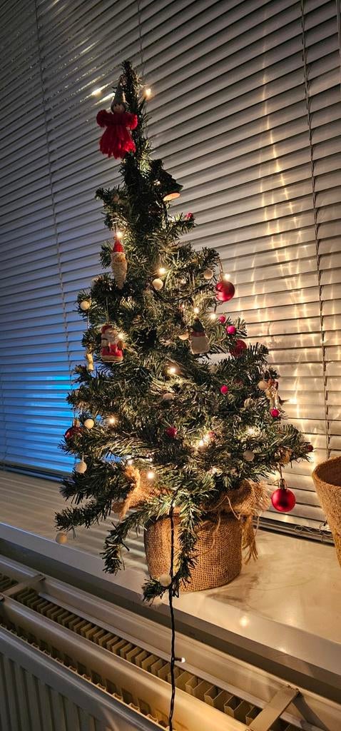 Kerstboom met gratis versiering, Ophalen, Zo goed als nieuw