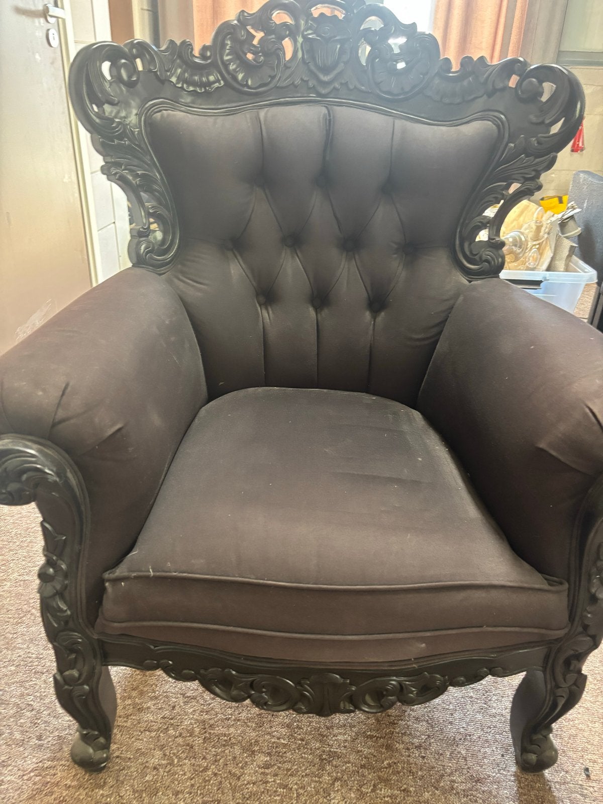 Barokke fauteuil in zwart fluweel, Ophalen, Gebruikt, Hout, 75 tot 100 cm