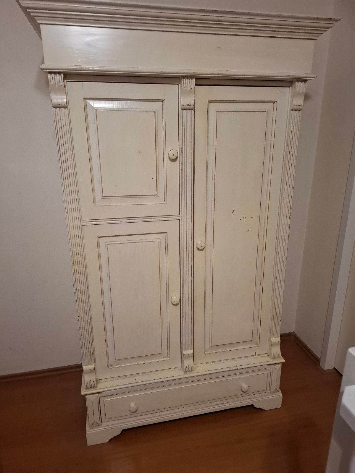 Crèmekleurige babykamer kledingkast met lades en planken, Gebruikt, 100 tot 150 cm, Klassiek, 150 tot 200 cm