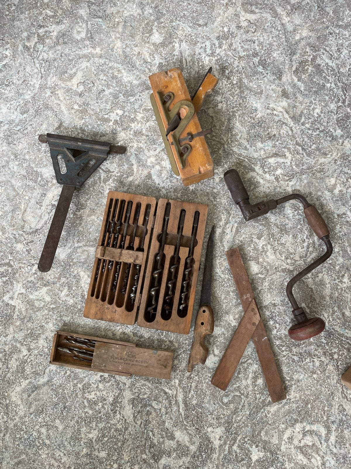 Vintage gereedschapset: schaaf, boren, zwengelboor, Ophalen