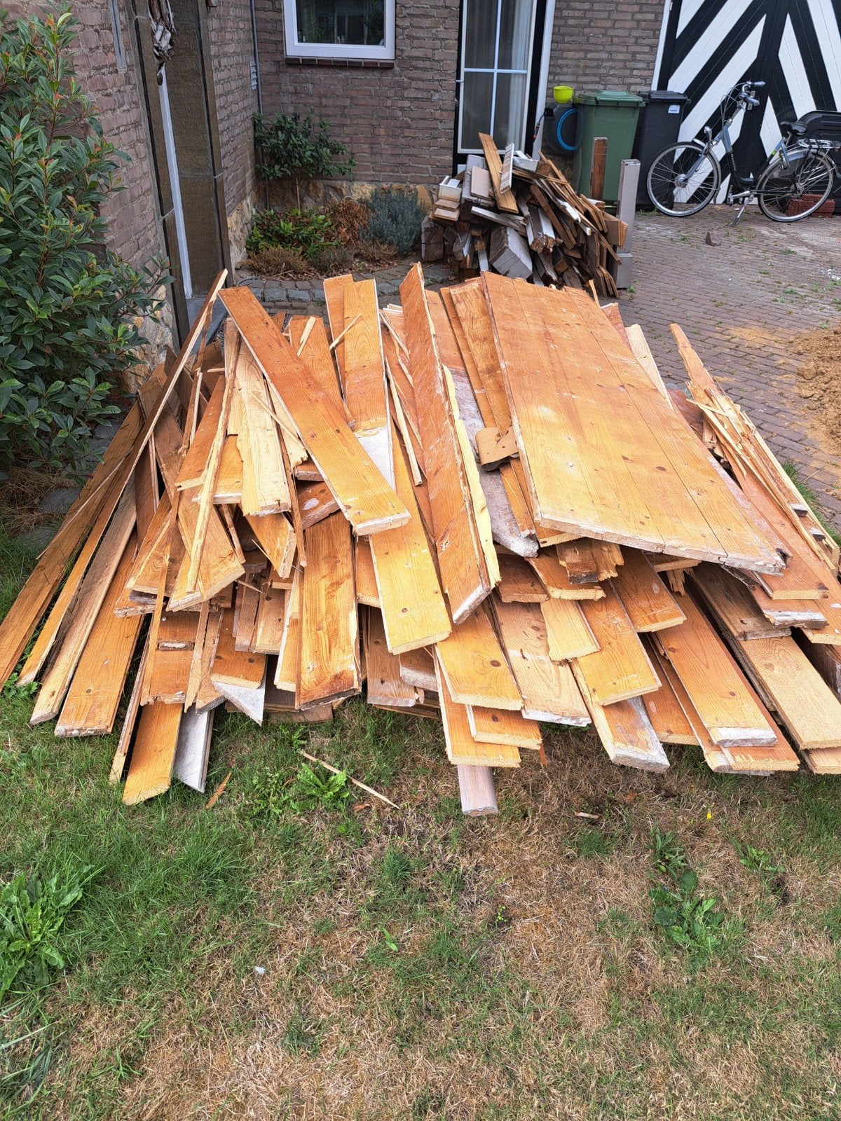 Gratis af te halen: Divers hout, eiken en vuren vloerdelen, Ophalen, Gebruikt, Minder dan 25 mm, Eiken