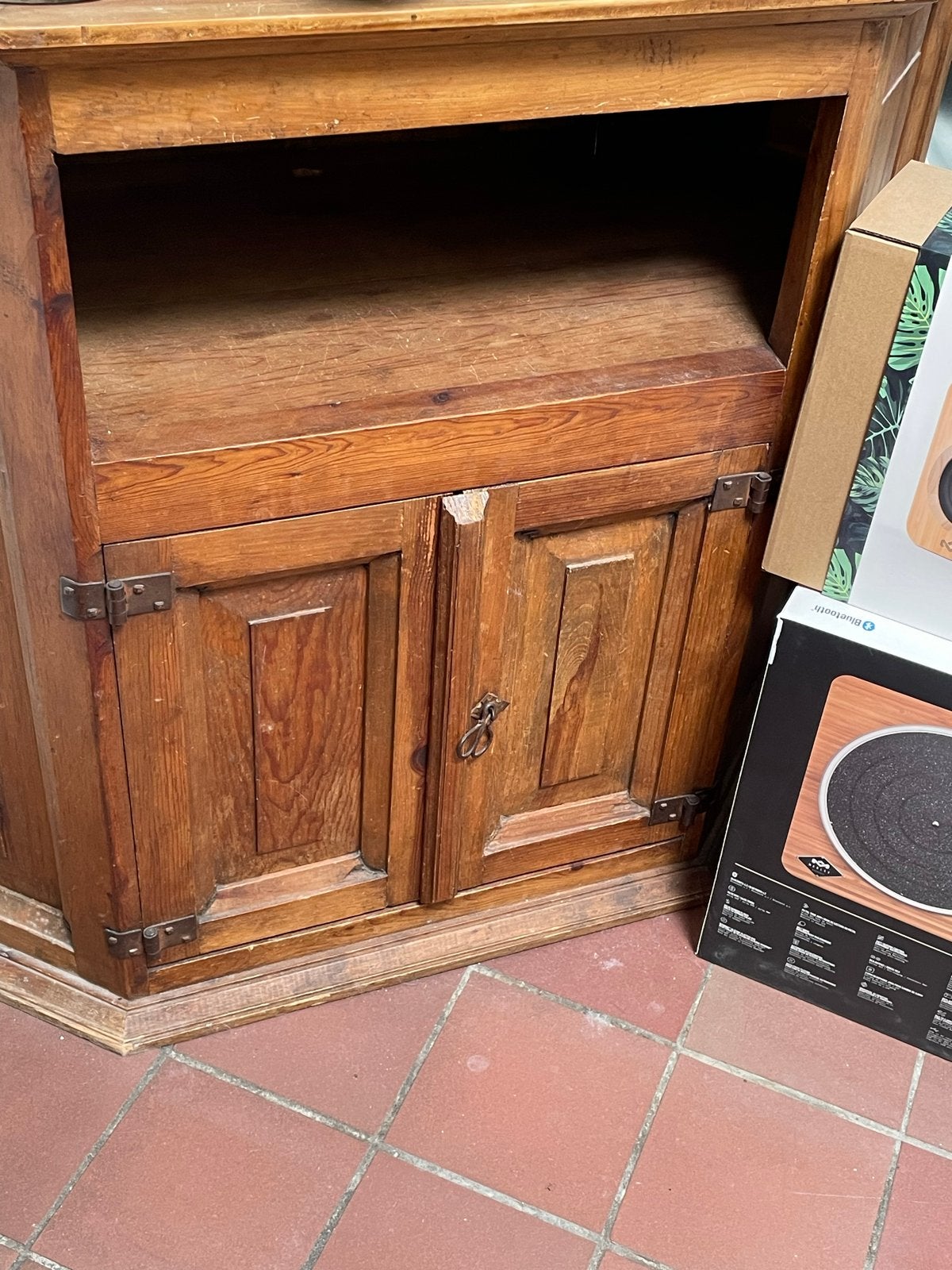 Vintage houten hoekkast met opbergruimte, Ophalen