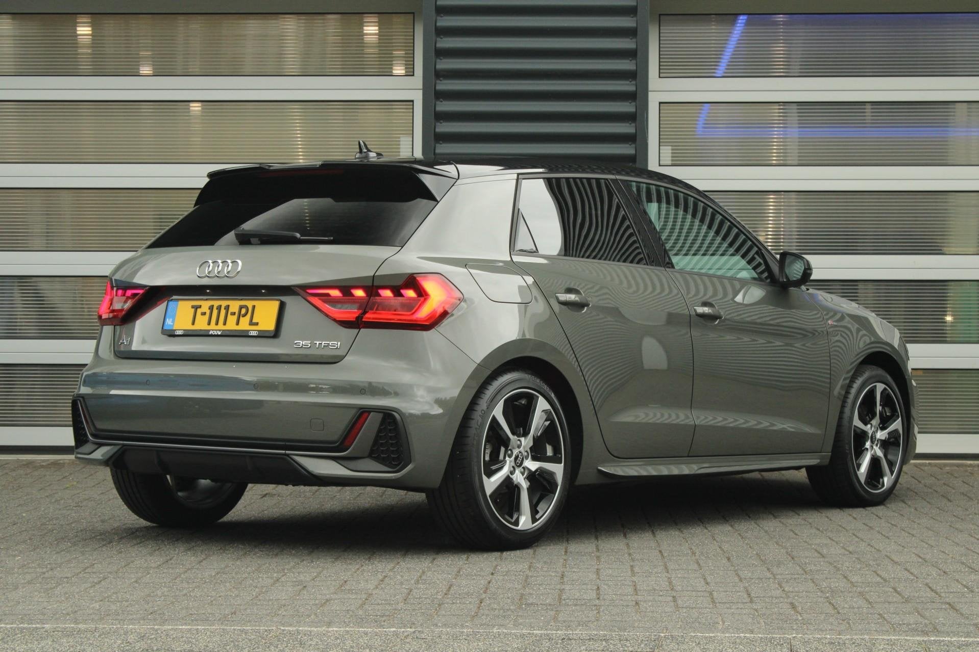 Audi A1 Sportback 35 TFSI 150pk S-tronic S edition | Ambient, 12 maanden, 4 cilinders, Leder en Stof, 49 €/maand