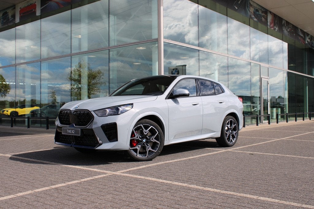BMW X2 sDrive20i M Sport Automaat / Panoramadak / Sportstoel, Zwart, 156 pk, Bedrijf, Nieuw