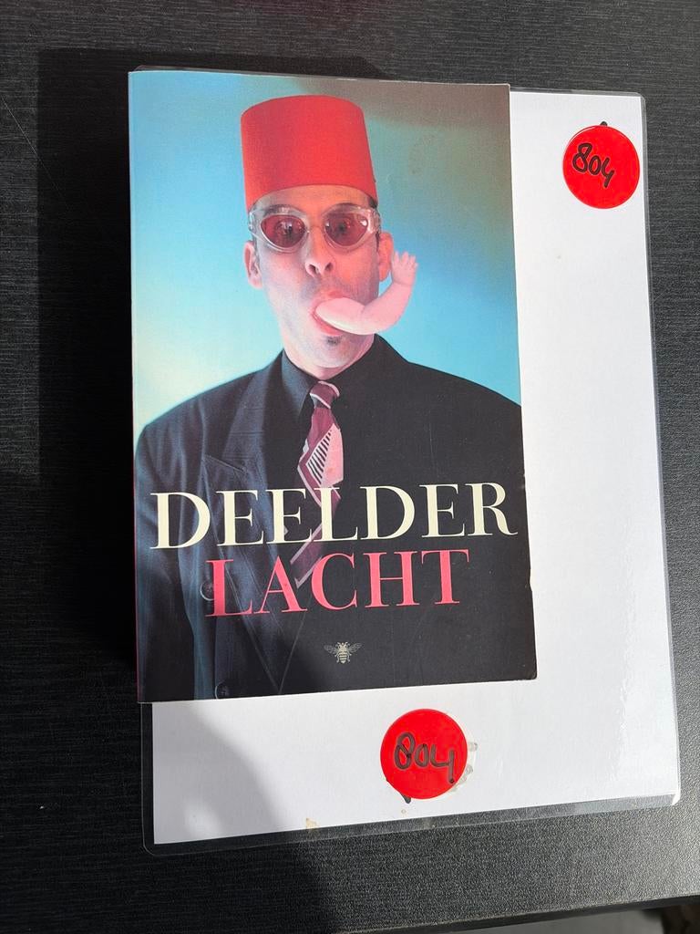 Deelder Lacht - Boek van Jules Deelder, Ophalen of Verzenden, Gelezen, Nederland