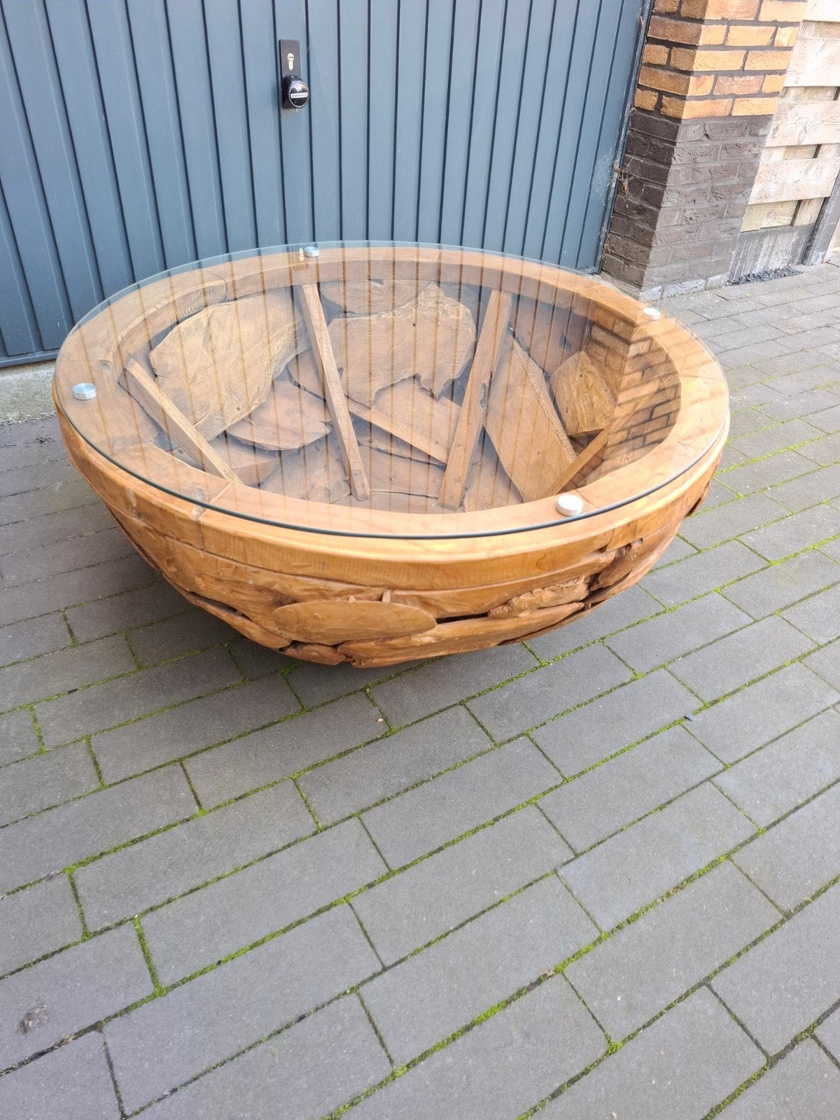 Unieke ronde salontafel van teakhout met glasplaat, Huis en Inrichting, Ophalen, 50 tot 100 cm, 100 tot 150 cm, Rond
