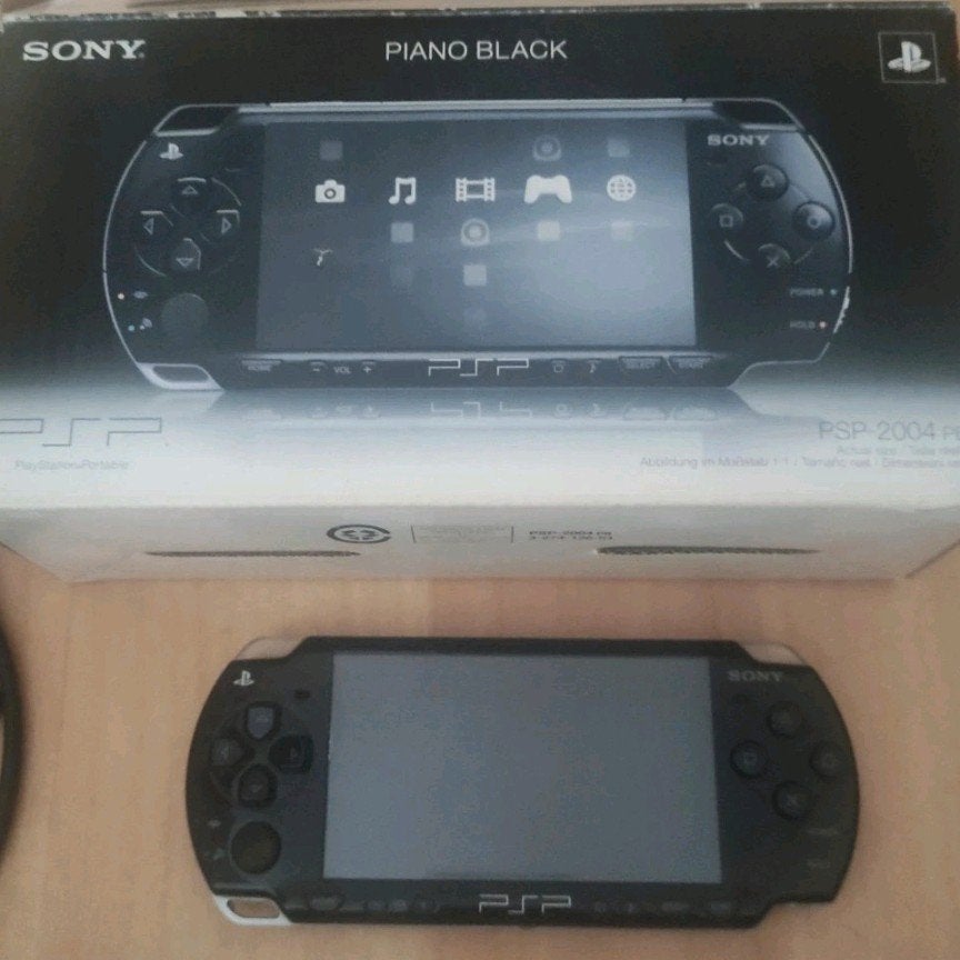 PSP-2004 PIANO BLACK omgebouwd met extra laadcapaciteit, Spelcomputers en Games, Spelcomputers | Sony PSP, Ophalen of Verzenden
