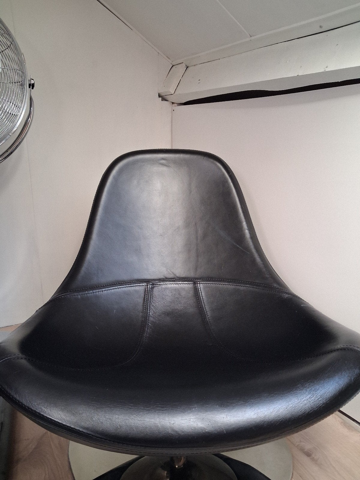Zwarte leren design fauteuil ikea tirup, Ophalen, Modern design, Gebruikt, 75 tot 100 cm