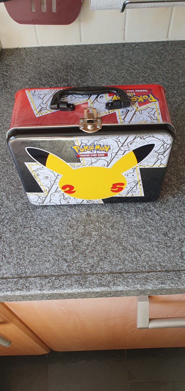 Pokémon Celebrations Collection Chest 25th Anniversary, Ophalen of Verzenden, Nieuw