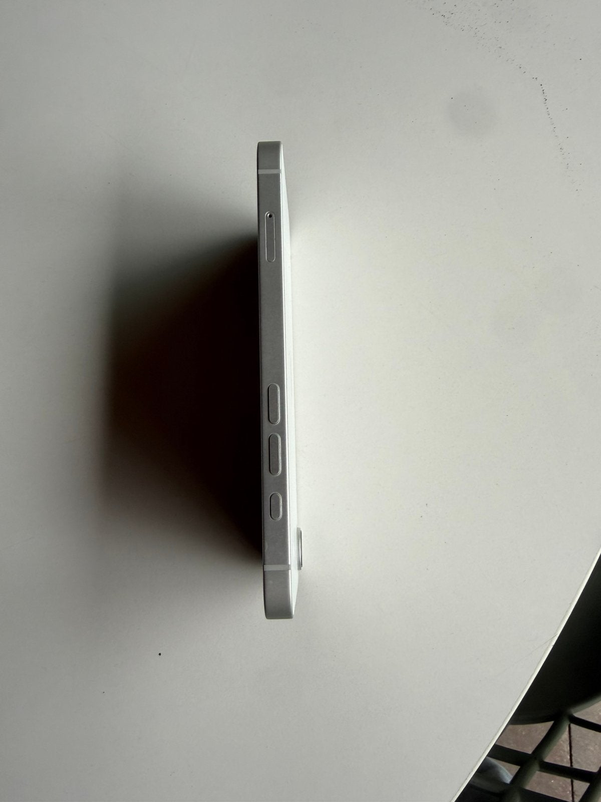 Foto 4 van Iphone 16e nieuwstaat batterij 100%