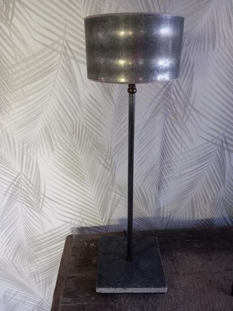 Industriële tafellamp met kap en stenen voet, Ophalen, 50 tot 75 cm, Overige materialen, Zo goed als nieuw