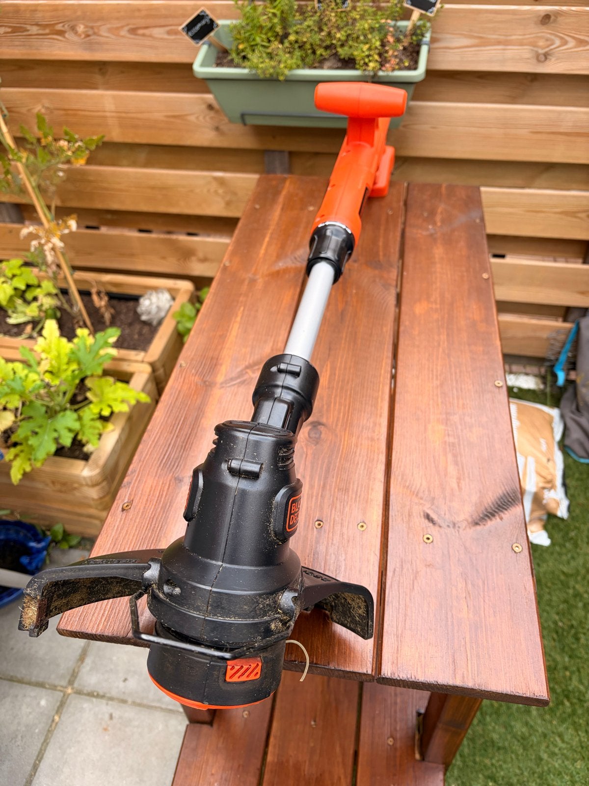 Black+Decker Grastrimmer 18V met 2 accu's lader en spoel., Ophalen, Gebruikt, 10 tot 30 cm, Accu