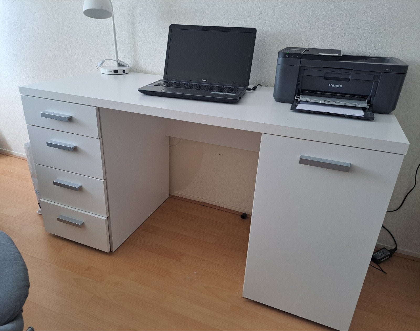 Woonexpress Bureau Bob Nieuwstaat +bureaustoel Ikea Skruvsta, Ophalen, Zo goed als nieuw, Wit