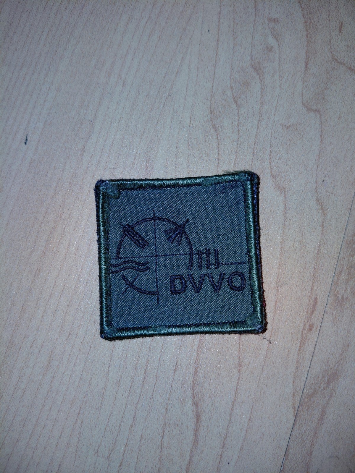 Borstembleem DVVO, Verzamelen, Ophalen of Verzenden, Landmacht, Nederland, Embleem of Badge