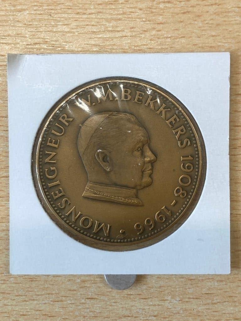 Penning Monseigneur W.M. Bekkers, Ophalen of Verzenden, Overige materialen, Nederland