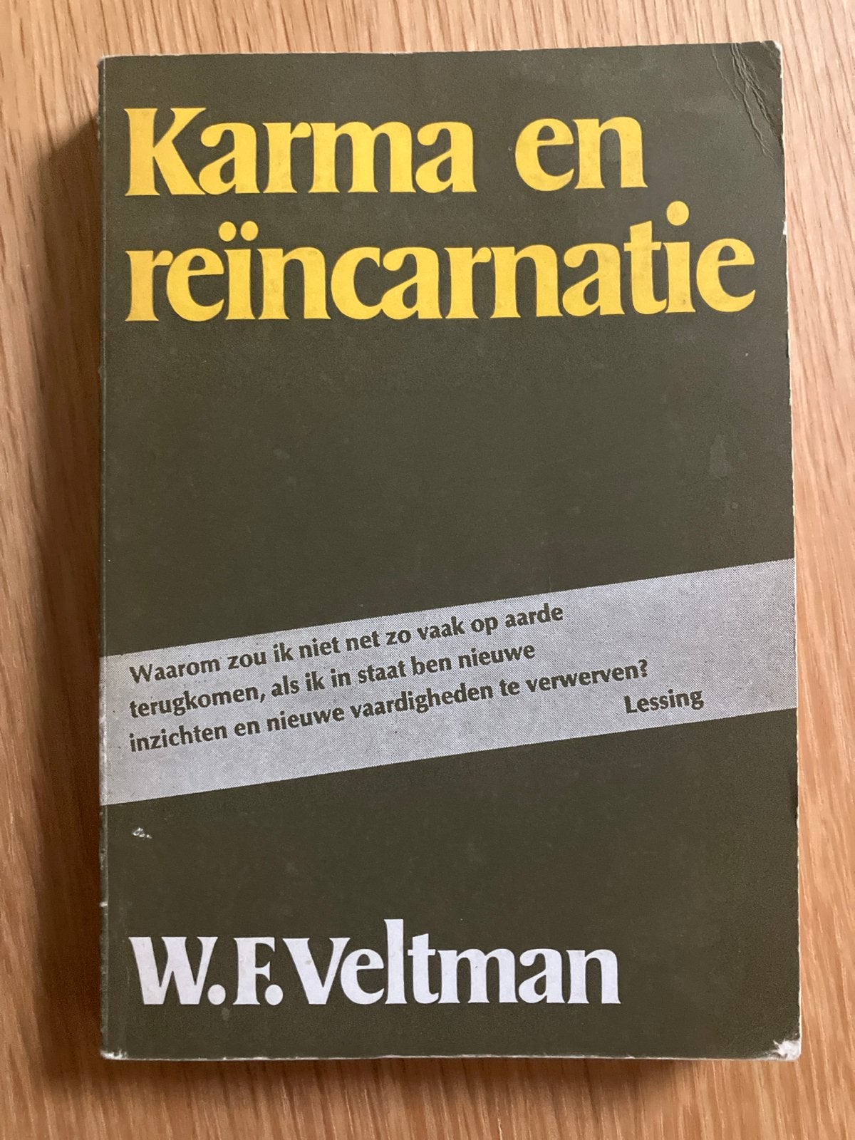 Karma en reïncarnatie - W.F. Veltman, Boeken, Ophalen of Verzenden, Gelezen, Spiritualiteit algemeen, Achtergrond en Informatie