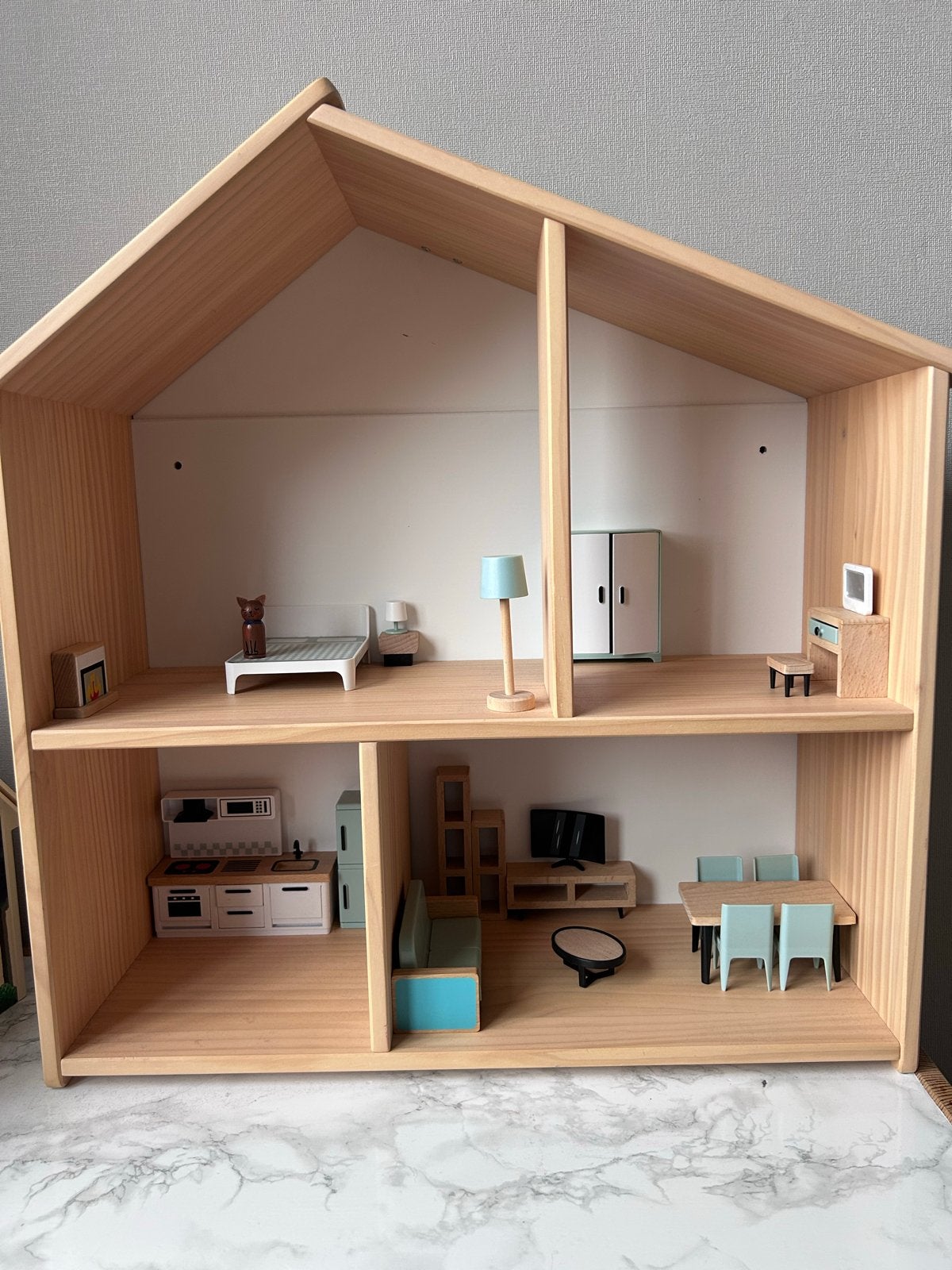 Ikea Flisat Poppenhuis met meubeltjes - Zo goed als nieuw, Ophalen, Zo goed als nieuw, Poppenhuis