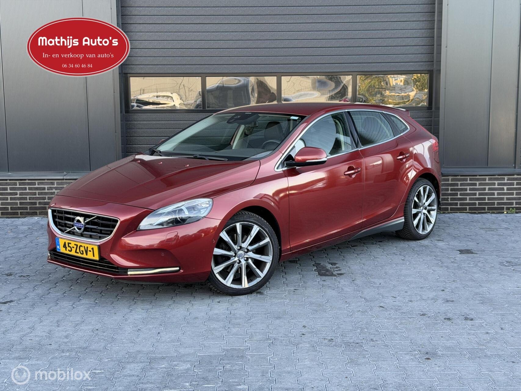 Volvo V40 1.6 T4 Summum Leder Goed onderhouden!, Auto's, Voorwielaandrijving, 4 cilinders, 179 pk, Bedrijf